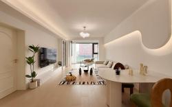 Simple 4-Bedroom Apartment 50m From Subway