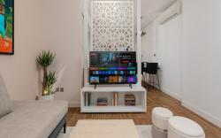stylish & upscale apartment in Almughrizat