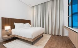 Luxurious 1-Bedroom Apartment in Almughrizat