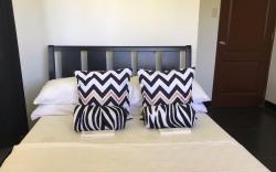 Jjcozy Condo w/ Balcony & Free Parking