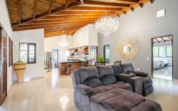 Luxury Villa 2 minutes away from JMC Airport