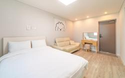 Gyeongju Gampo Laviangrose Pool Villa