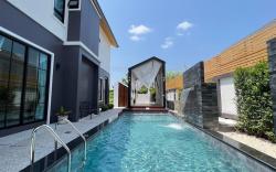 Queen Ma Pool villa