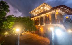 Mich's Surf Villa & Hostel