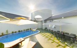 Sunny private pool villa in nature