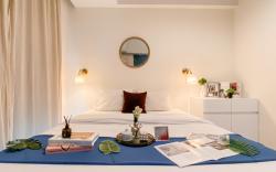 Warm Minimalist Studio Room West Vista By Travelio