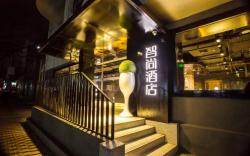 Zhishang Hotel (Beijing West Railway Station North Square Military Museum)