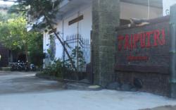 Tri Putri Home Stay