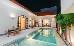 Elegant 3BR Villa – Rooftop & Pool, 8 Min to Beach