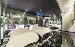 Guri Hotel  Moon - Month
