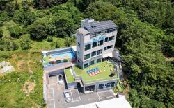 Mr. Jun Kids Pool Villa