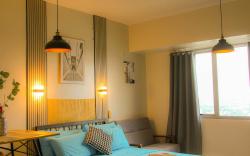 Casa - Central Charm with Skyline Views Near Ayala