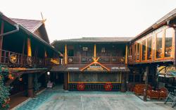 โรงแรมจันทร์แดง ( antique hotel )