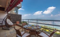 SaffronStays Aurelia, Luxury Pool Villa in Panchga