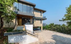 SaffronStays Falcon Hills: 6BHK Veg Luxury Haven