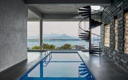 SaffronStays Ahilya | Lakeview Infinity Pool Villa