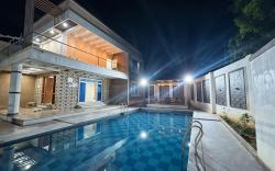 Silver Nest Farms 3BR Villa with Pool by Homeyhuts