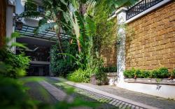 Elegant Suites Central