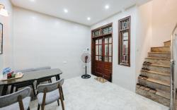 Newhouse|4 bed 5 bath|OldQuarterCenter|NearMarket.