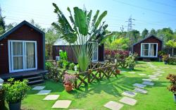 Oakridge Cottages 1BR with Pool by Homeyhuts_3