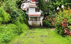 Hill & Sky Stay with Valley View, Panchgani