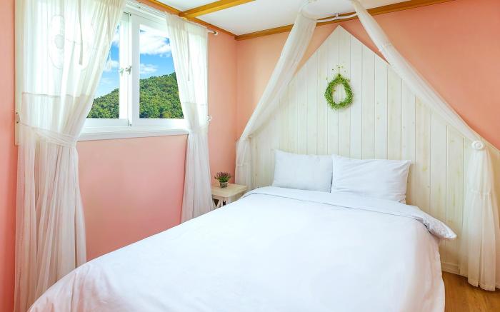 Ganghwa hana & alice spa pension