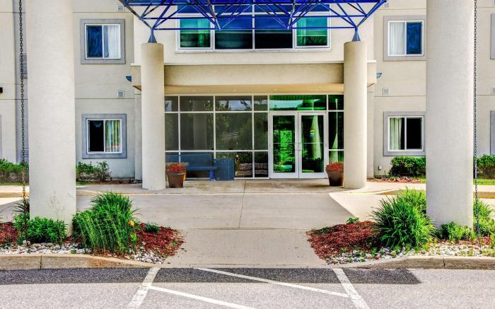 Motel 6 Huntsville, ON