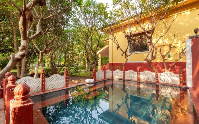 Vintage Estate - Lakeside allure with vintage decor,A plunge pool & A lawn featuring a charming gaze