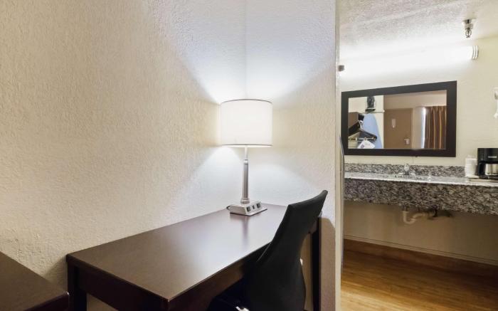 Red Roof Inn Oklahoma Airport – I-40 W/Fairgrounds