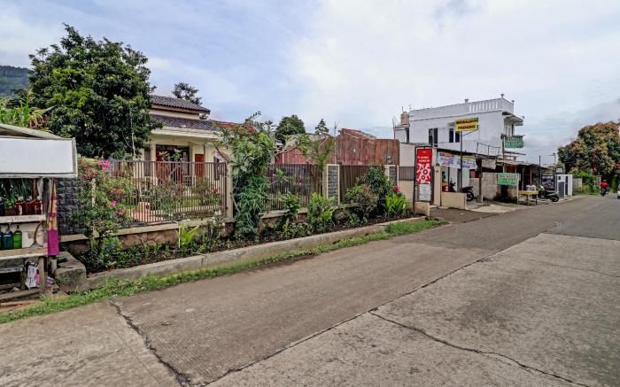 OYO 90454 Adinda Homestay Cibodas Lembang