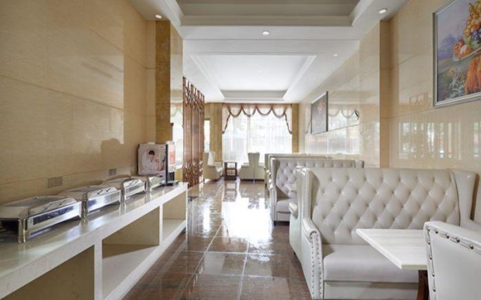 Vienna Hotel Guangxi Hezhou Shizheng Square