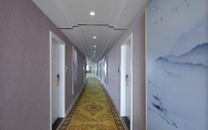 Vienna Hotel Guangxi Hezhou Shizheng Square