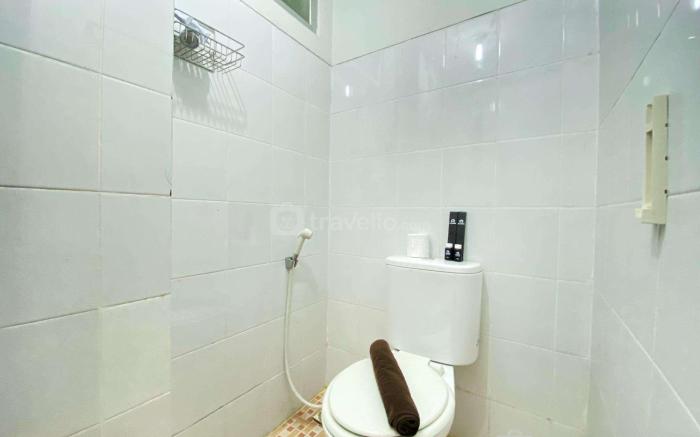 Relaxing Studio Room at Suites @Metro By Travelio