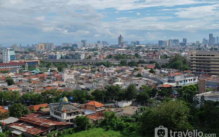 Cozy Style 2BR at Bassura City By Travelio