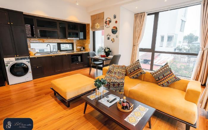 High-ser Apt w Niceview, Parking, 2BR incenter