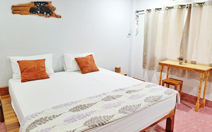 Adjoining house for 10 guests
