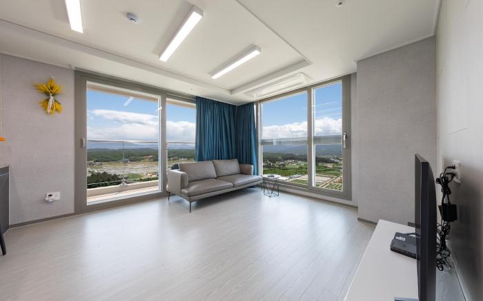 SC Beautiful Sacheon Port Front Hotel Room Season03