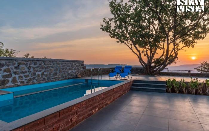 Dawn Ecstasy by StayVista - Hill-view villa with Modern interiors, Garden area & Indoor games