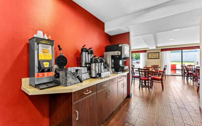 Red Roof PLUS+ & Suites Malone