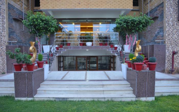 Hotel Lake View Grand