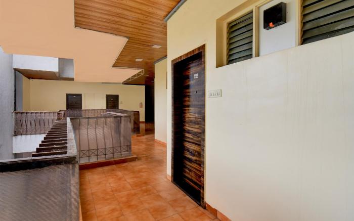 Super Townhouse Oak Sinhgad Road Crossway Formerly Popular Hotel