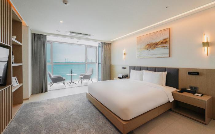 Wave M Hotel West
