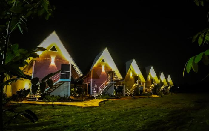 Sakhi Luxury Lake View Resort