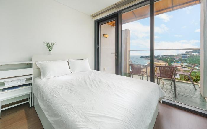 Gyeongju wave dokchae  poolvilla pension