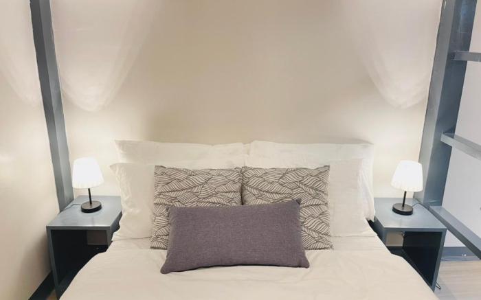 Group-Friendly Stay, Minutes from the Airport