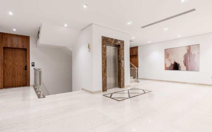 Cozy 1-BR Apartment in Almughrizat