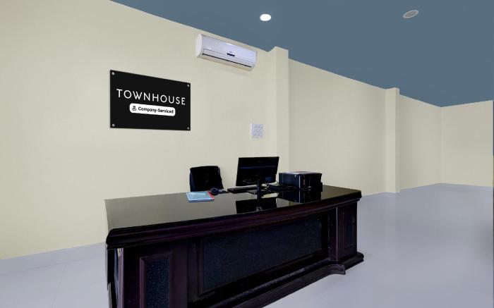 Super Townhouse Cherlapally Bus Terminal Formerly Hotel Chakripuram