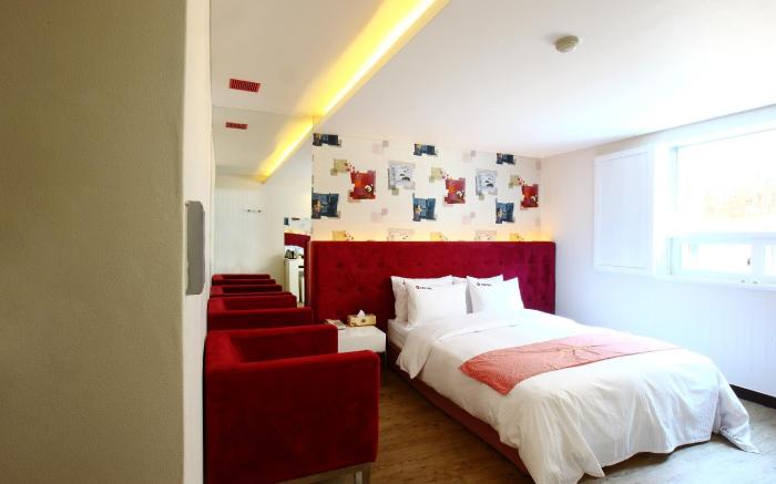 Q Hotel