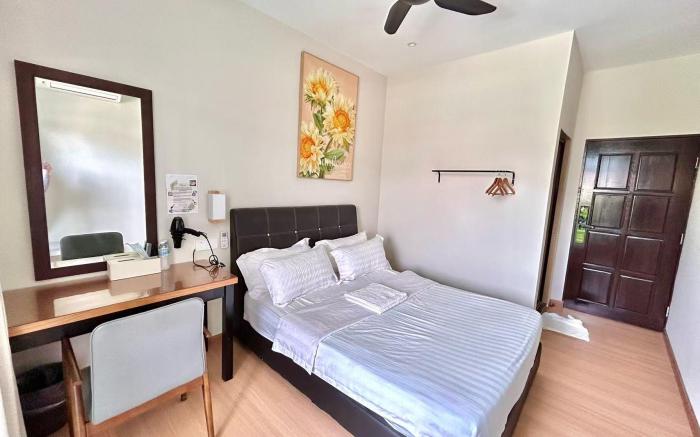 8 mins driving to T.C Beach@Holiday Guest House