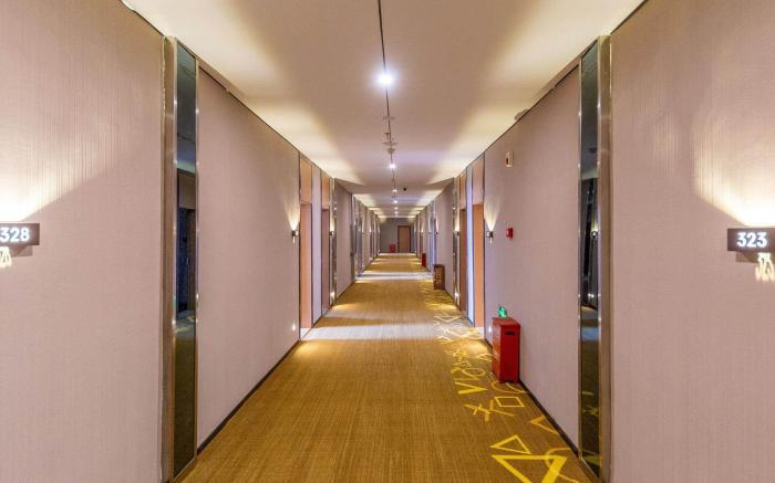 Iu Hotel Lanzhou High Speed Rail West Station Sugar and Wine Market